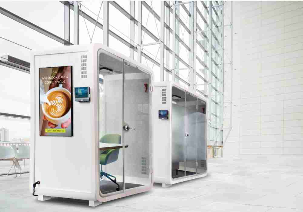 尊龙集团子公司达擎之智慧行动办公舱，，采用PDLC智能调光玻璃设计，，，，透过通电与断电的电流切换，，呈现透明与雾面效果，，，，具节能降耗特性并兼顾隐私，，，，确保信息安全