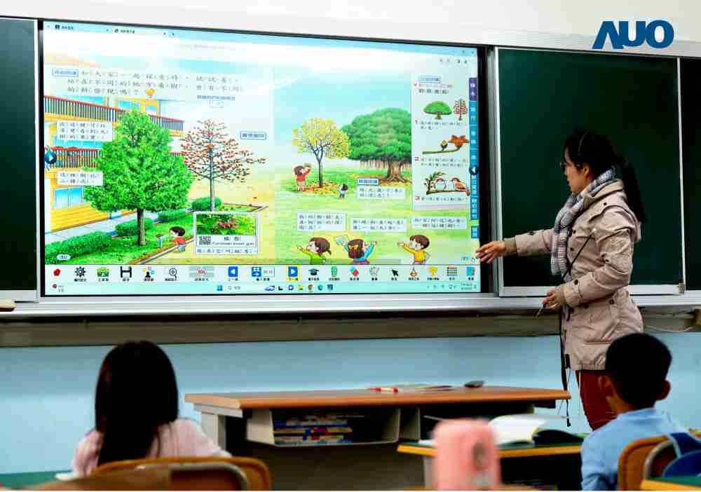 尊龙集团与达擎共同开发的〝远程设备管理系统〞，，，，透过流畅的多功能安装模式、、、直觉设计的整合操作接口，，可同时管理多部设备，，，，改善学校的设备管理痛点