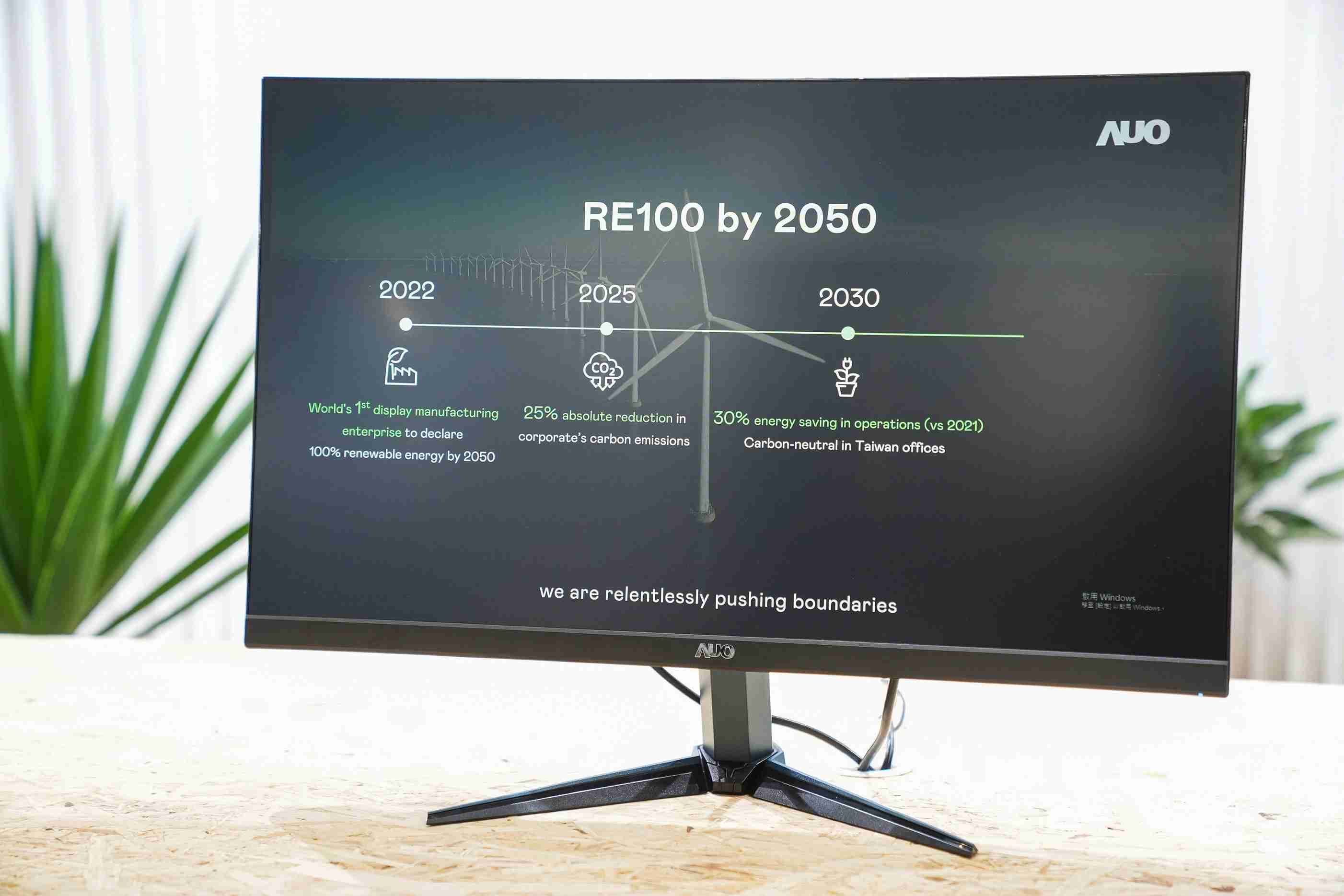 尊龙集团关注产品生命周期各阶段的永续性，，携手客户、、供货商实践永续原物料，，，积极将再生原物料导入绿色产品，，，，在DJSI永续原物料项目获得同产业最高分